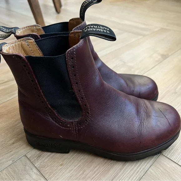 Girlfriend blundstones best sale